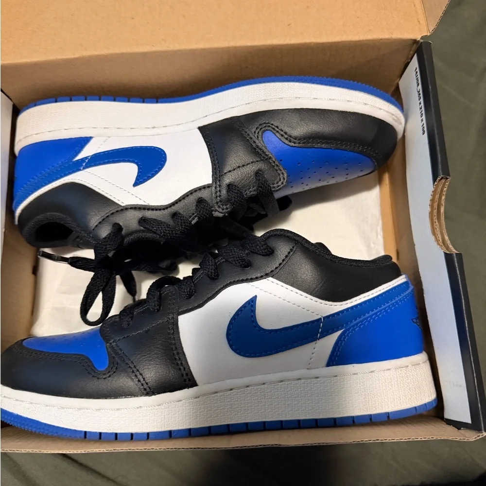 Nike Women’s Low-Top Sneakers in Blue, White & Black